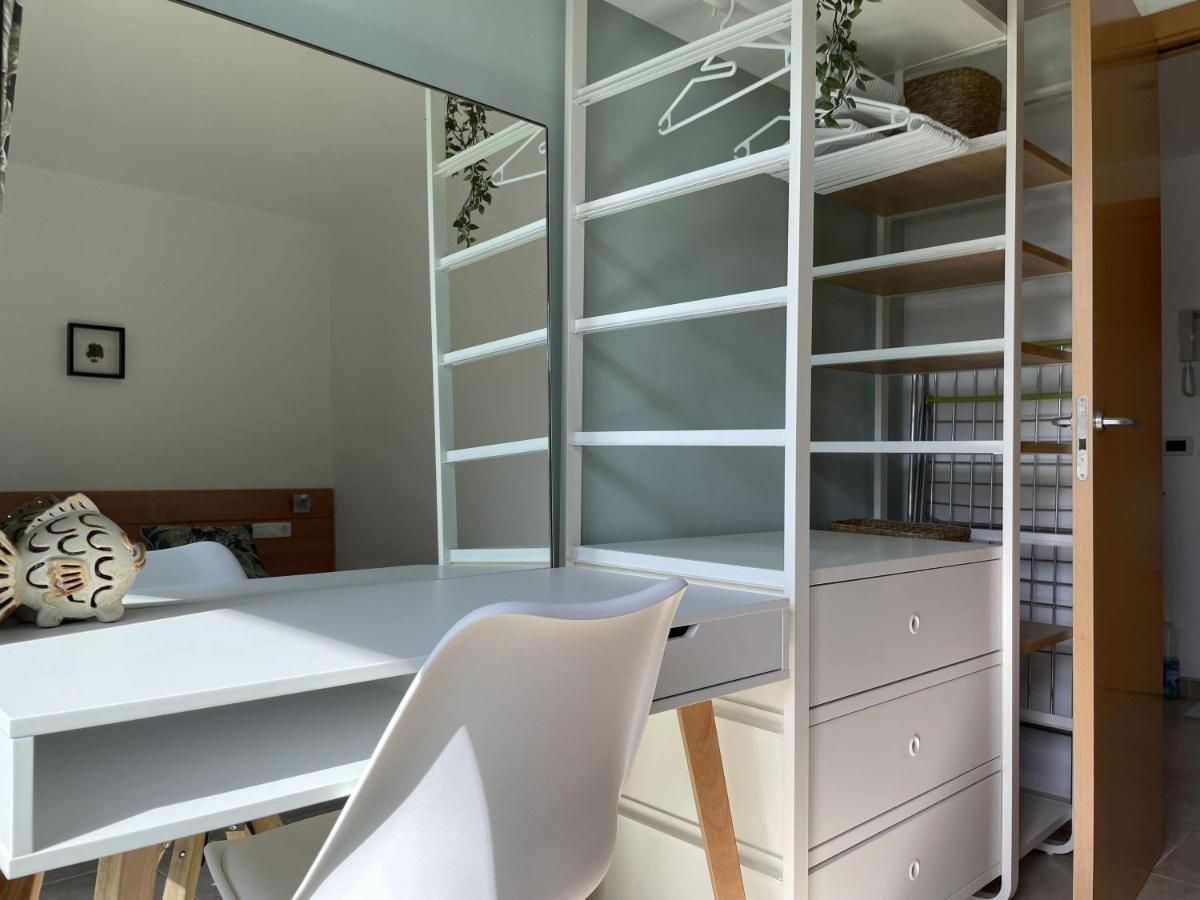 Appartamento Solàrium con terraza a 5 minutos de la playa recientemente renovado Girona Esterno foto