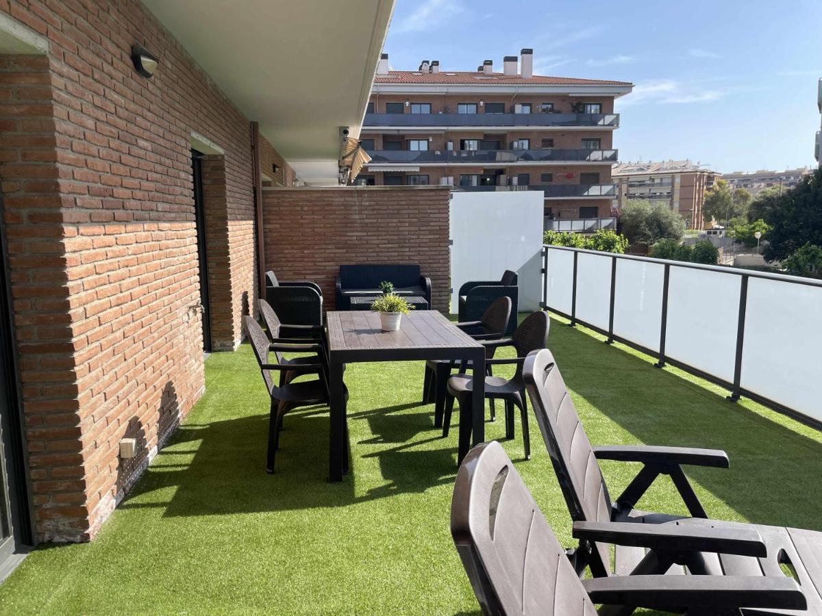 Appartamento Solàrium con terraza a 5 minutos de la playa recientemente renovado Girona Esterno foto